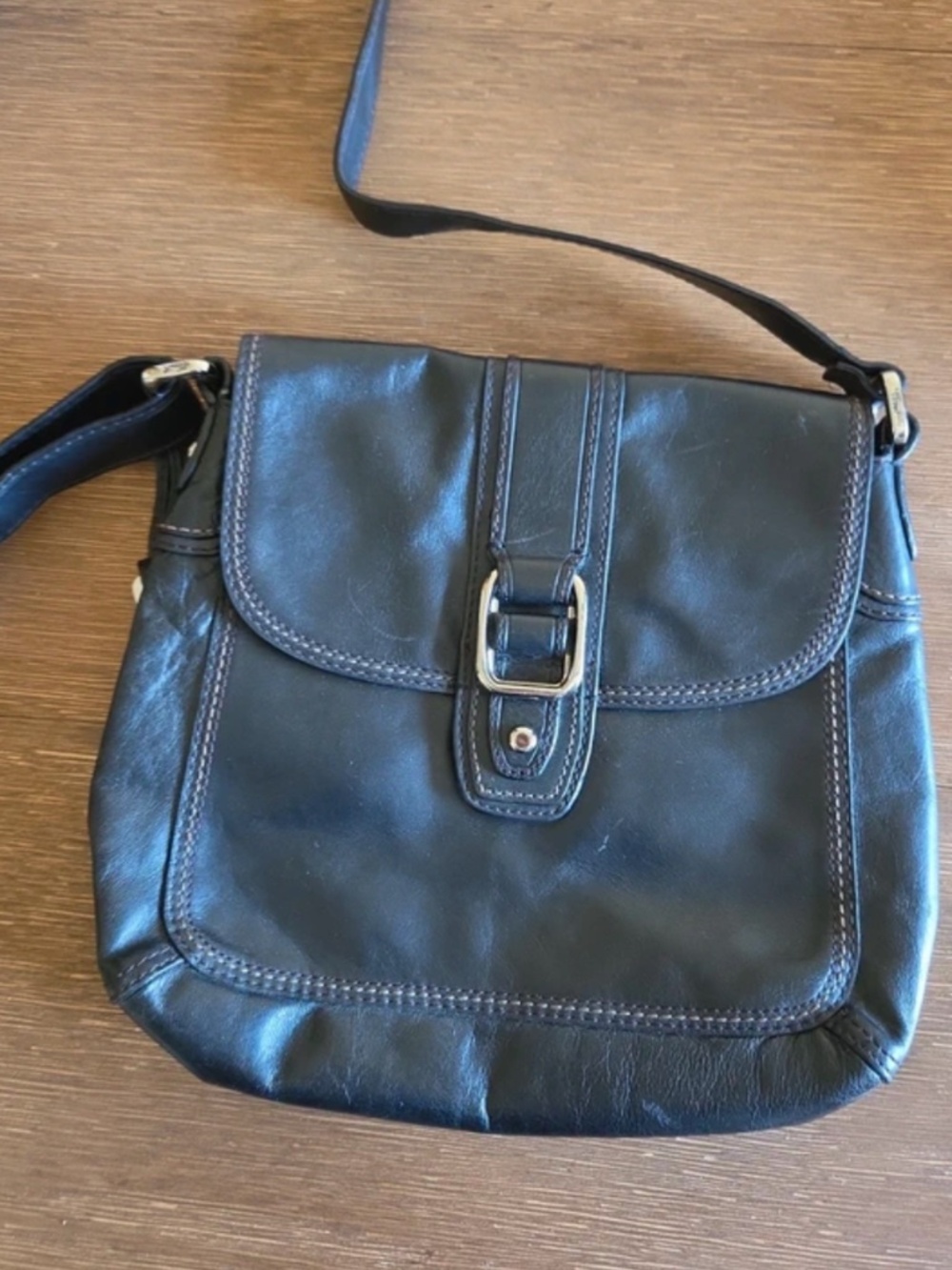 Vintage black leather fossil buckle crossbody messenger bag